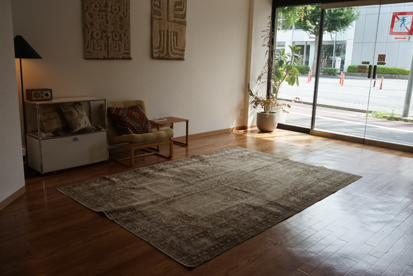 Türkiye Old Isparta Medallion Beige , Glay 1960年代 255.5 × 184 cm No.TR25491 / 国内送料無料