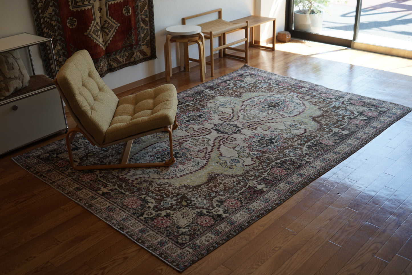 Türkiye Old Oushak Flower Medallion Black Butterfly 1970年代 263 × 176 cm No.TR25402