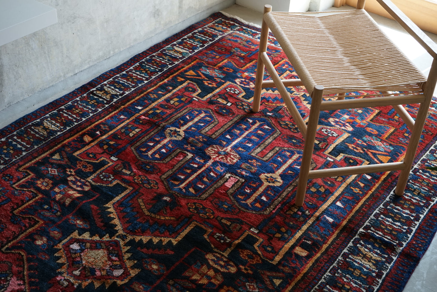 店頭販売 IRAN ANTIQUE BAKHTIARI 
1930年代 203 × 151 cm