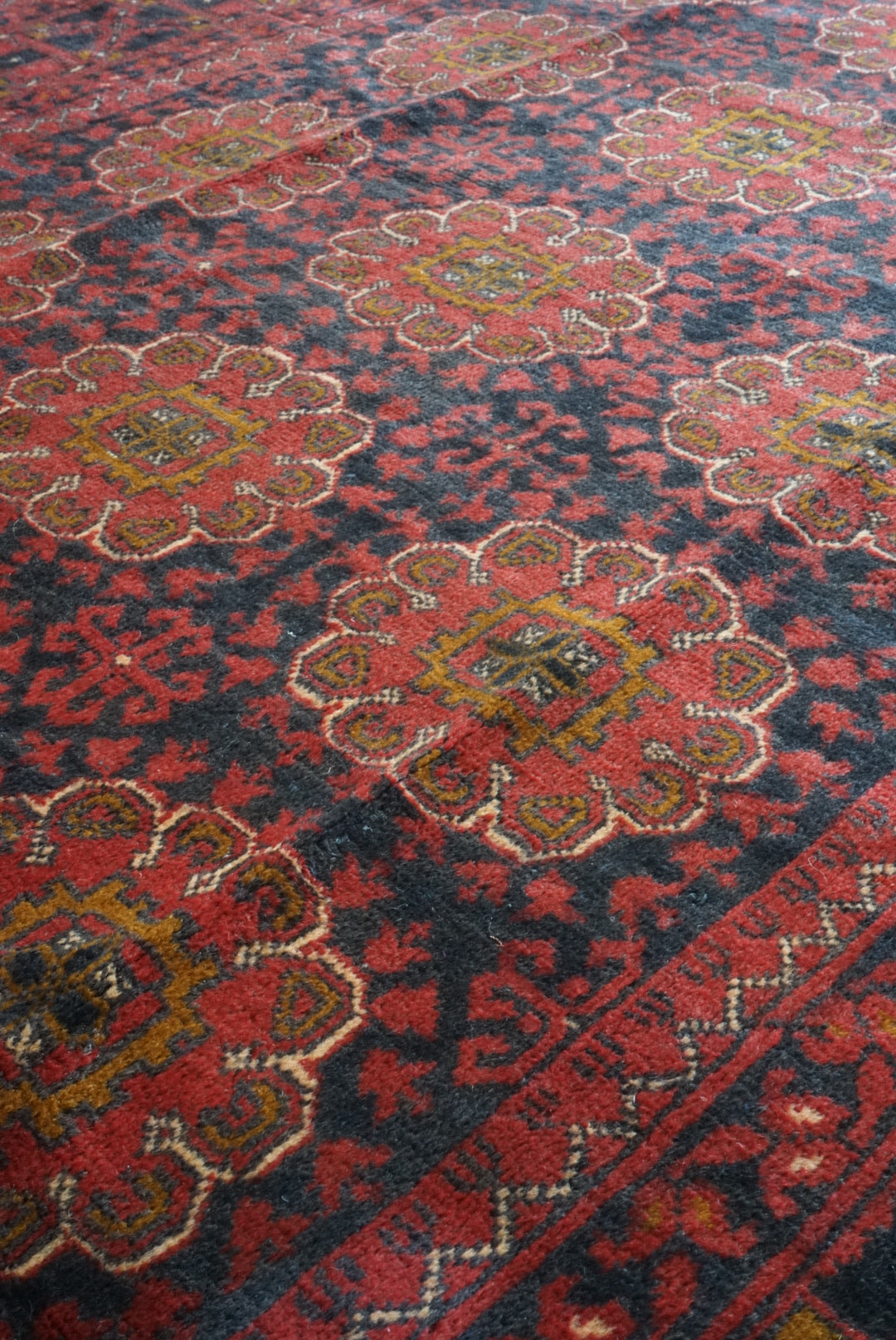 店頭販売 Afghanistan Vintage Turkmen 1980年代 201 × 146.5 cm  No.AF2536 / 国内送料無料・羊毛手織り絨毯