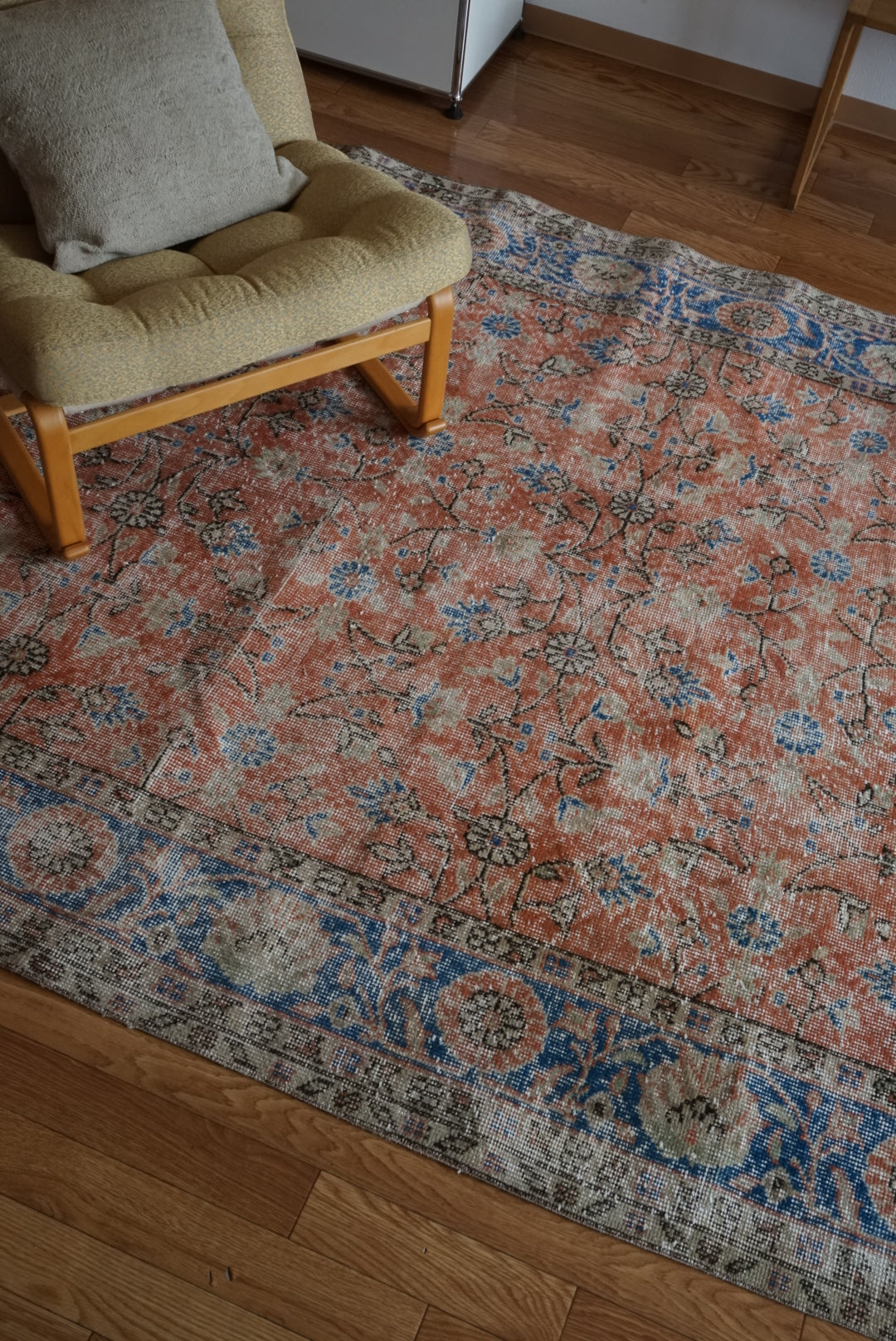 Türkiye Old Isparta Scarlet , Blue 1970年代 271.5 × 164 cm No.TR25507 / 国内送料無料・羊毛手織り絨毯