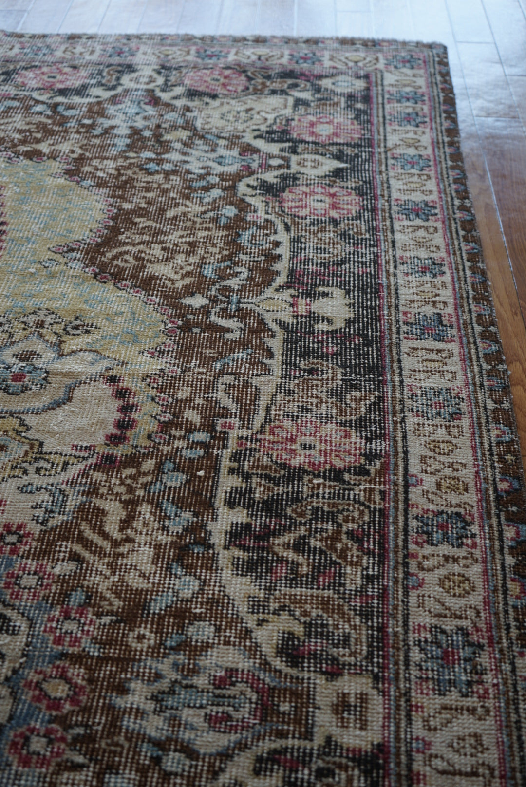 Türkiye Old Oushak Flower Medallion Black Butterfly 1970年代 263 × 176 cm No.TR25402