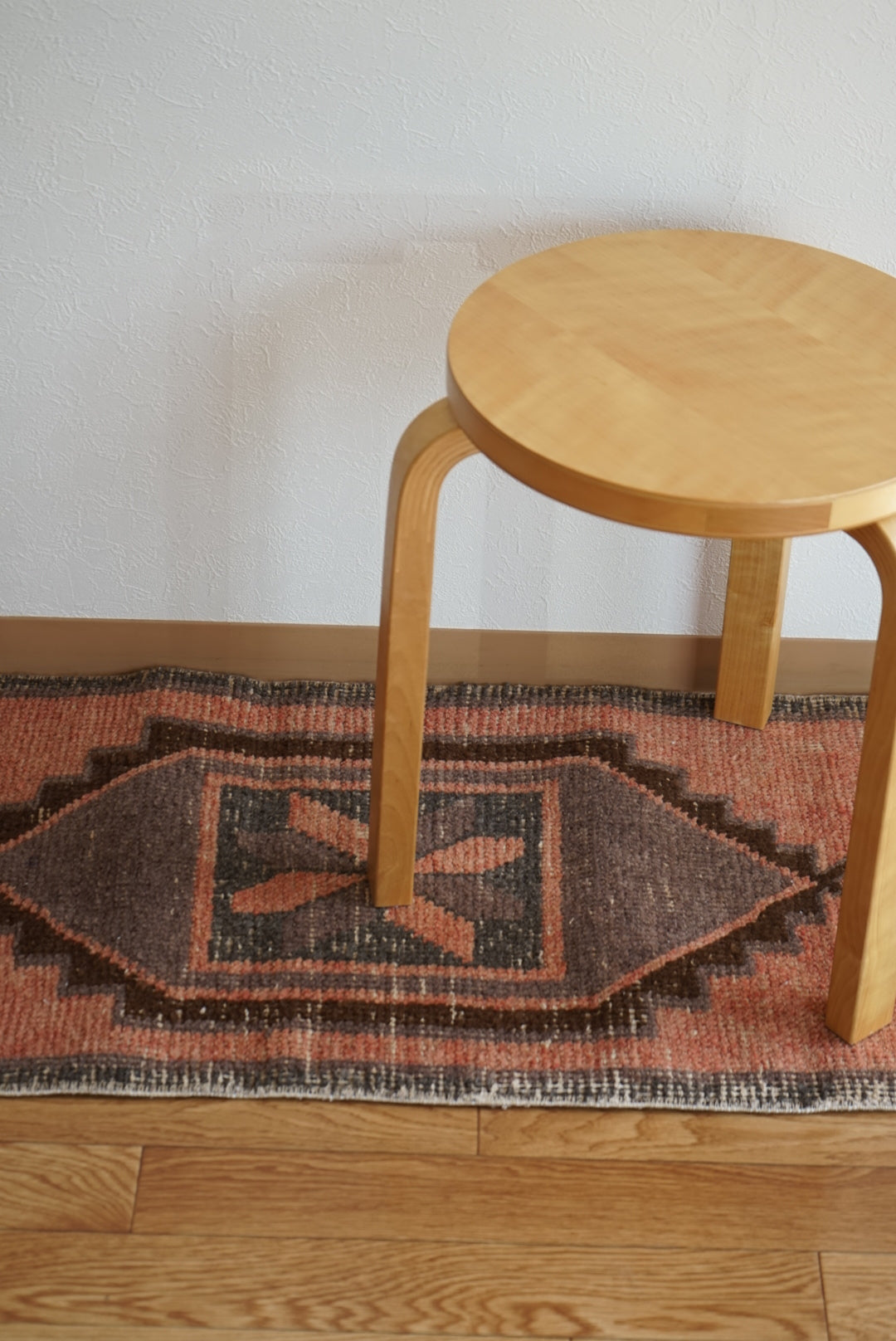 Türkiye Old Oushak Pink , Glay  1970年代 92 × 46 cm No.TR25423