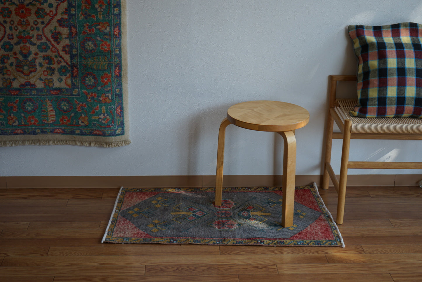 Türkiye Old Oushak Red , Glay Flower 1970年代 91 × 56 cm No.TR25539 / 国内送料無料・羊毛手織り絨毯