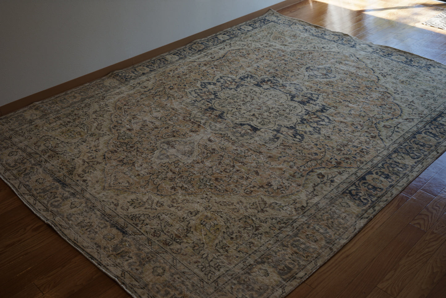 Türkiye Old Isparta Medallion Navy , Beige 1960年代 259 × 194 cm No.TR25375