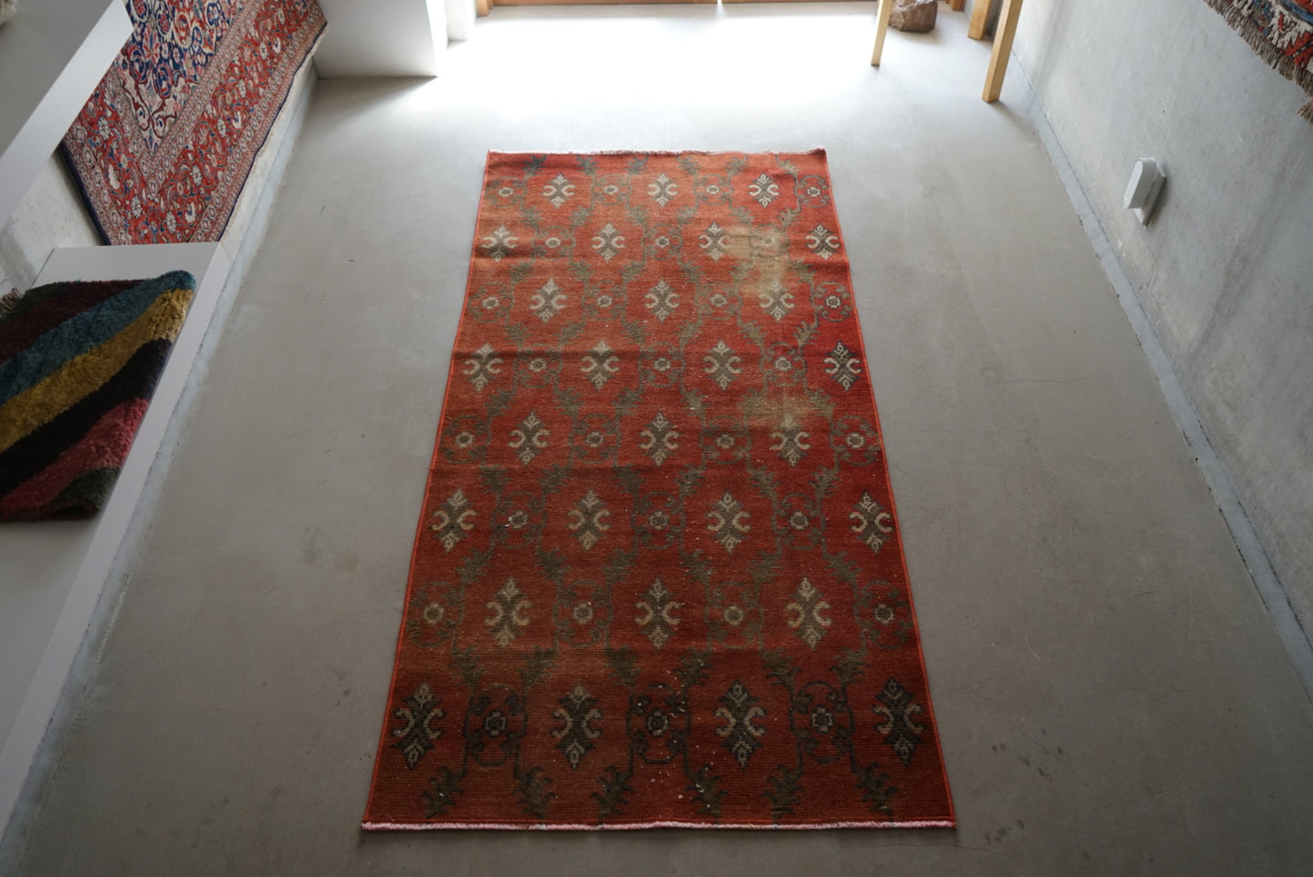 TURKEY OLD ISPARTA BLOOD ORANGE 1970年代 172 × 86 cm No.TR25150