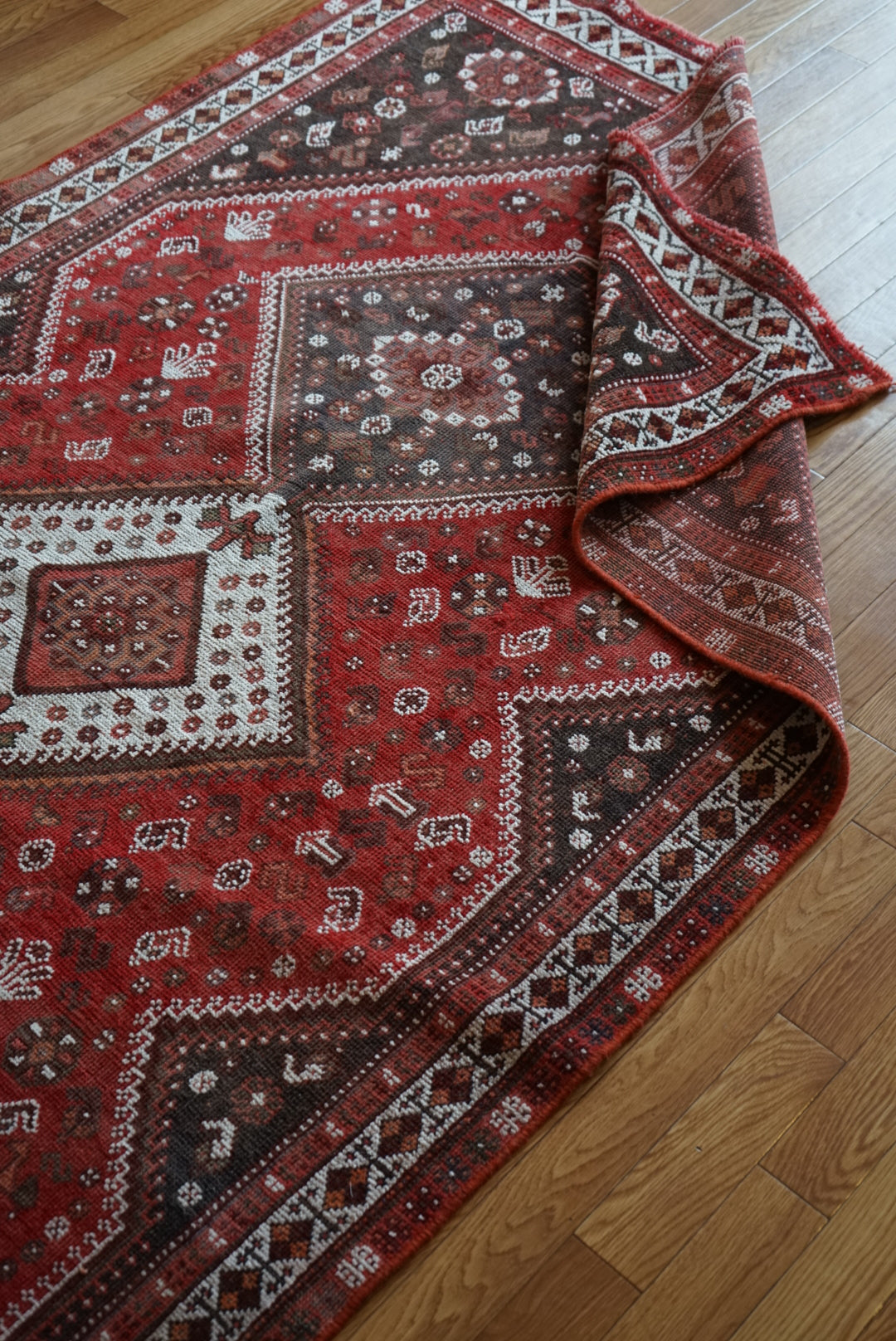 店頭販売 Türkiye Old Persia Design Red , Black 1960年代 263 × 145 cm No.TR25515 / 国内送料無料・羊毛手織り絨毯
