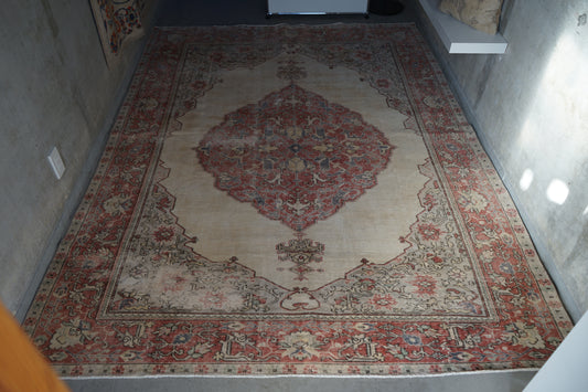 TURKEY OLD ISPARTA PINK BEIGE MEDALLION 1970年代 265 × 194 cm No.TR25213