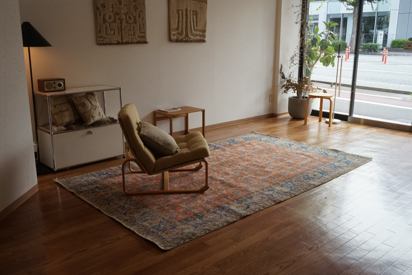 Türkiye Old Isparta Scarlet , Blue 1970年代 271.5 × 164 cm No.TR25507 / 国内送料無料・羊毛手織り絨毯