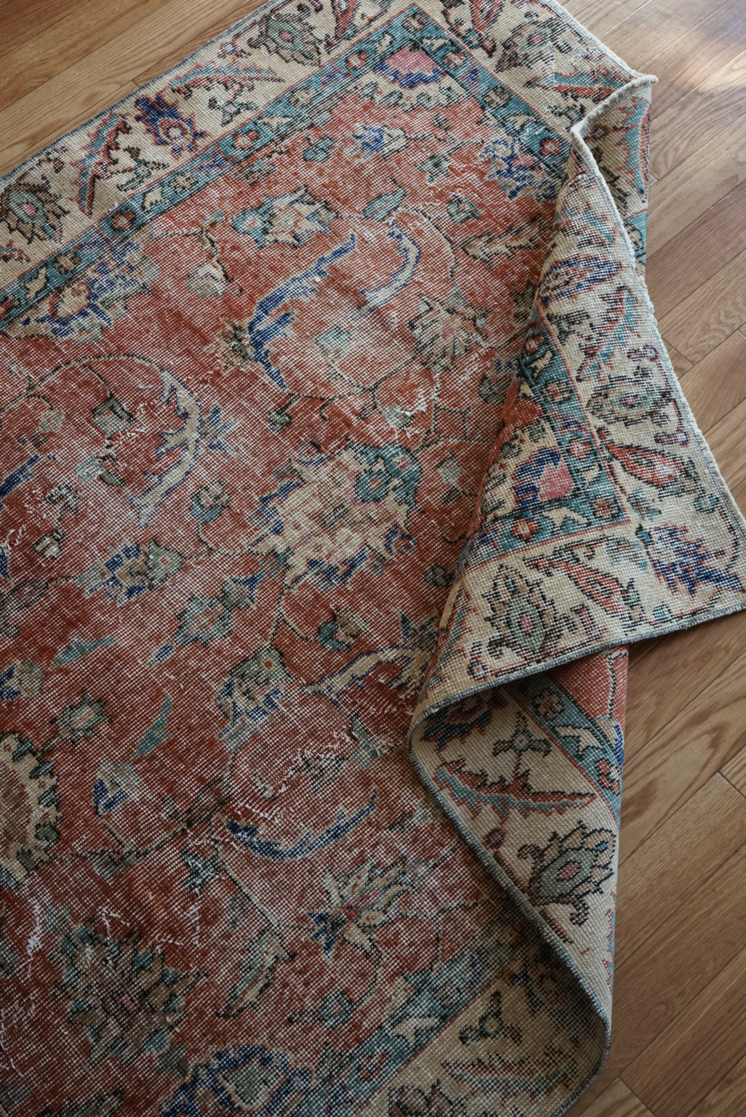 Türkiye Old Isparta Bright Red Flower 1970年代 249 × 132 cm No.TR25505 / 国内送料無料・羊毛手織り絨毯