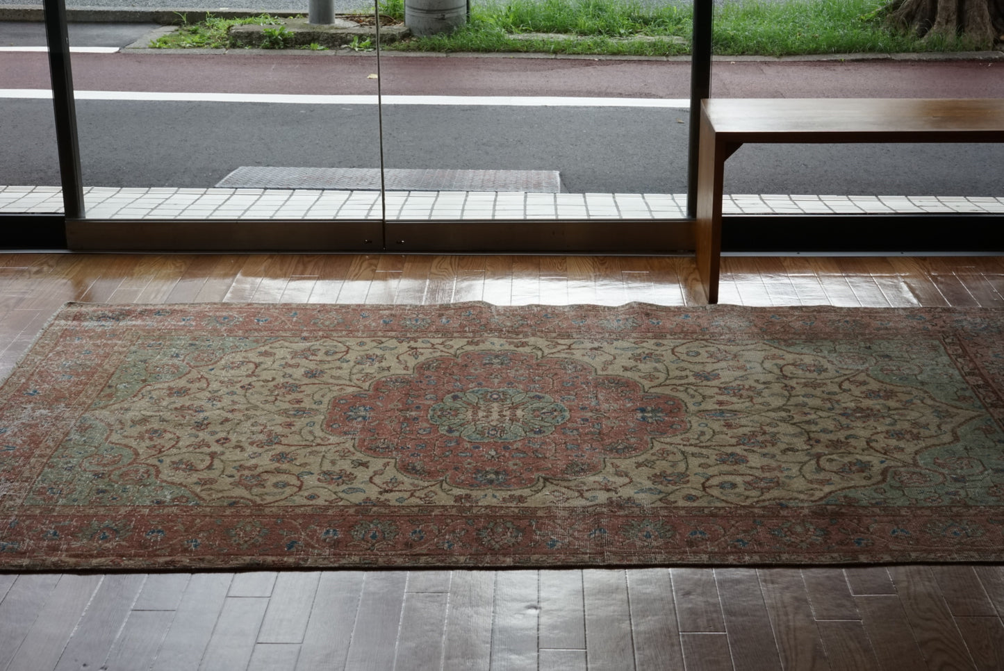 Türkiye Old Isparta Beige , Red , Green Medallion 1960年代 244 × 142 cm No.TR25455