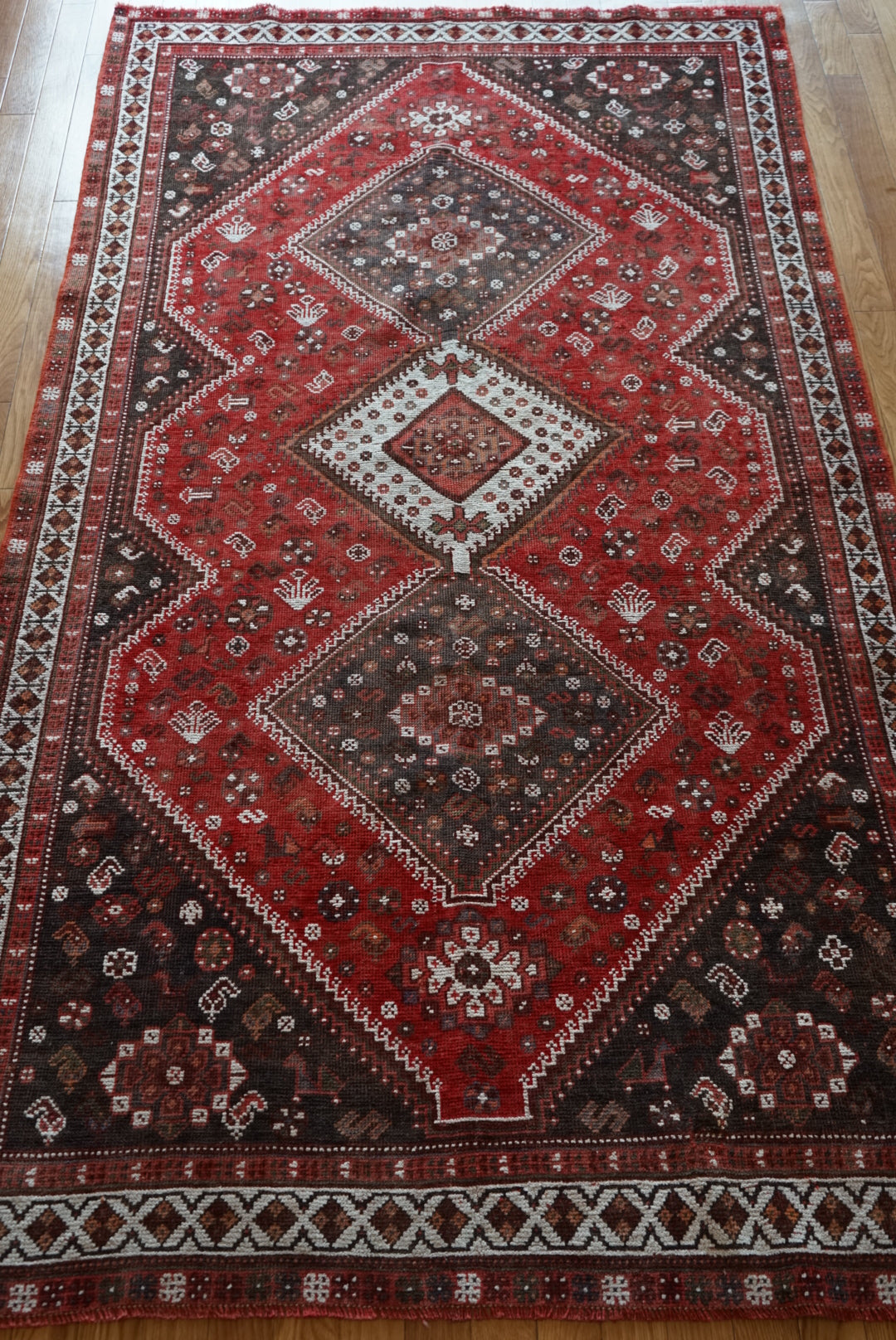 店頭販売 Türkiye Old Persia Design Red , Black 1960年代 263 × 145 cm No.TR25515 / 国内送料無料・羊毛手織り絨毯