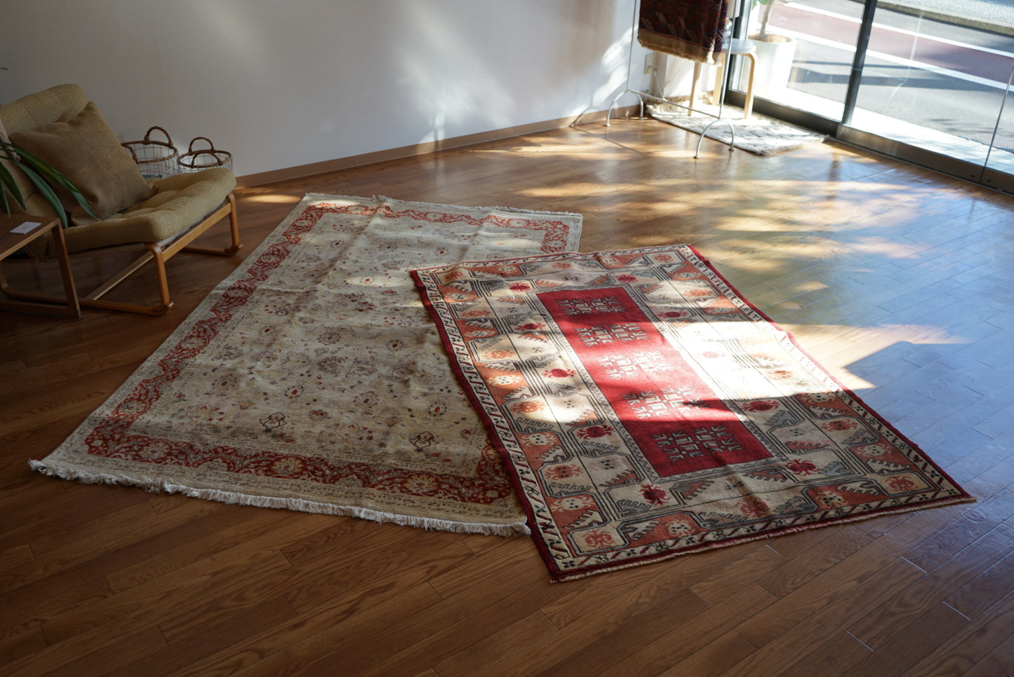 Türkiye Old Anatoria Beige , Red 1960年代 222 × 136 cm No.TR25551 / 国内送料無料・羊毛手織り絨毯