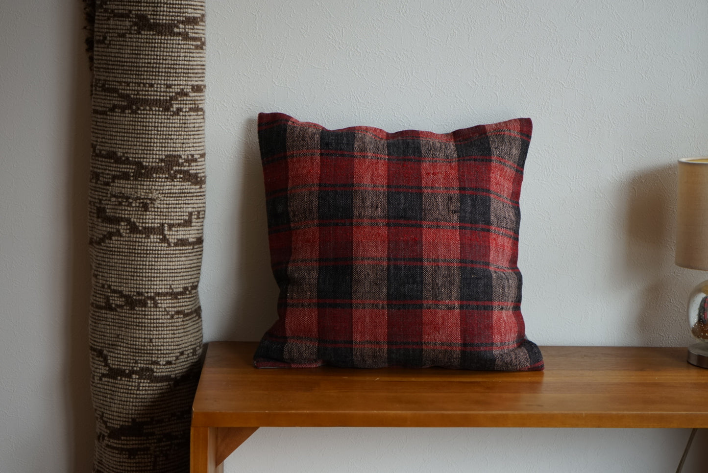 Türkiye Old Kilim Cushion Cover Red , Black Checker Design 45 × 45 cm No.TR25534 / 送料無料・羊毛手織りキリム