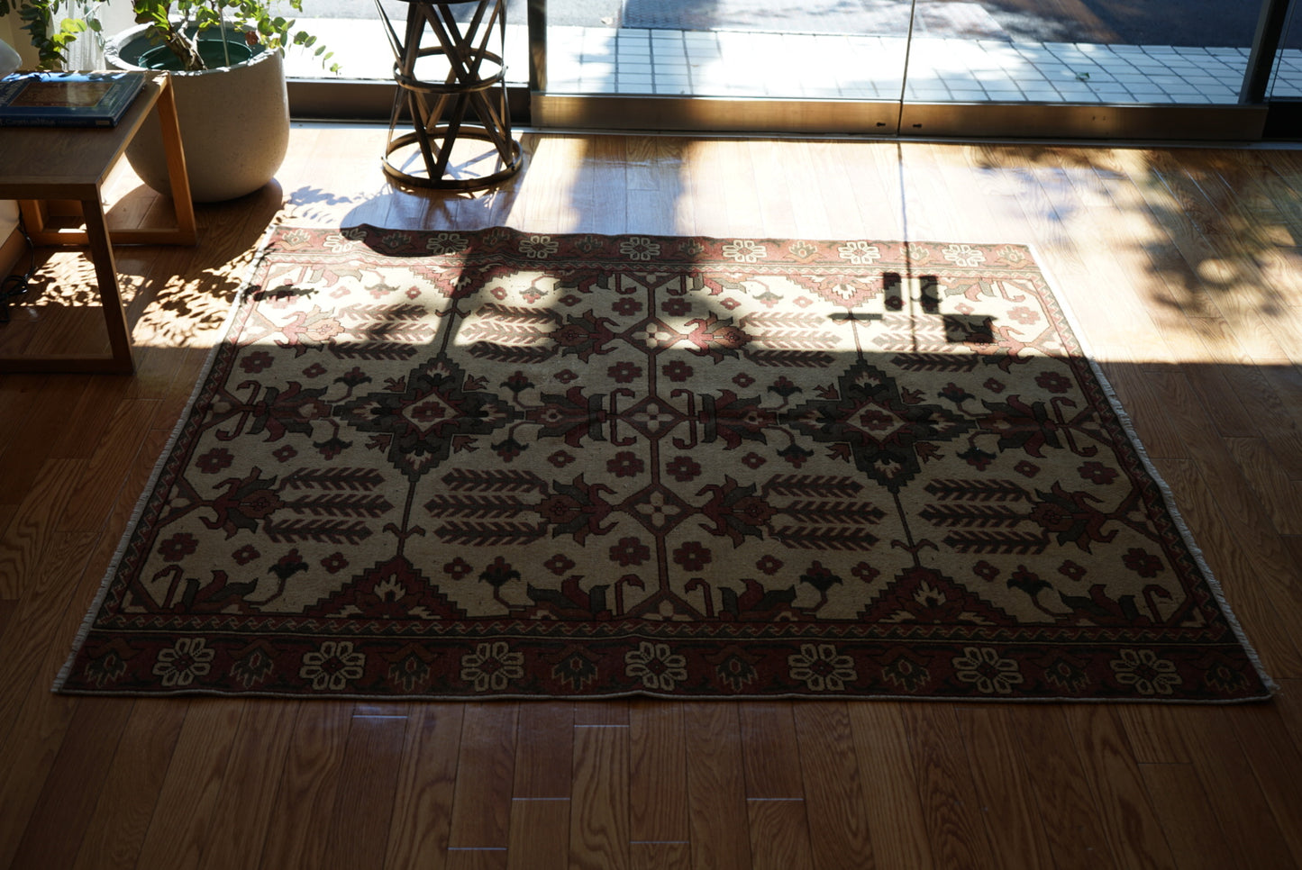 店頭販売 Türkiye Old Oushak Beige , Brown , Green 1970年代 164.5 × 143.5 cm No.TR25429