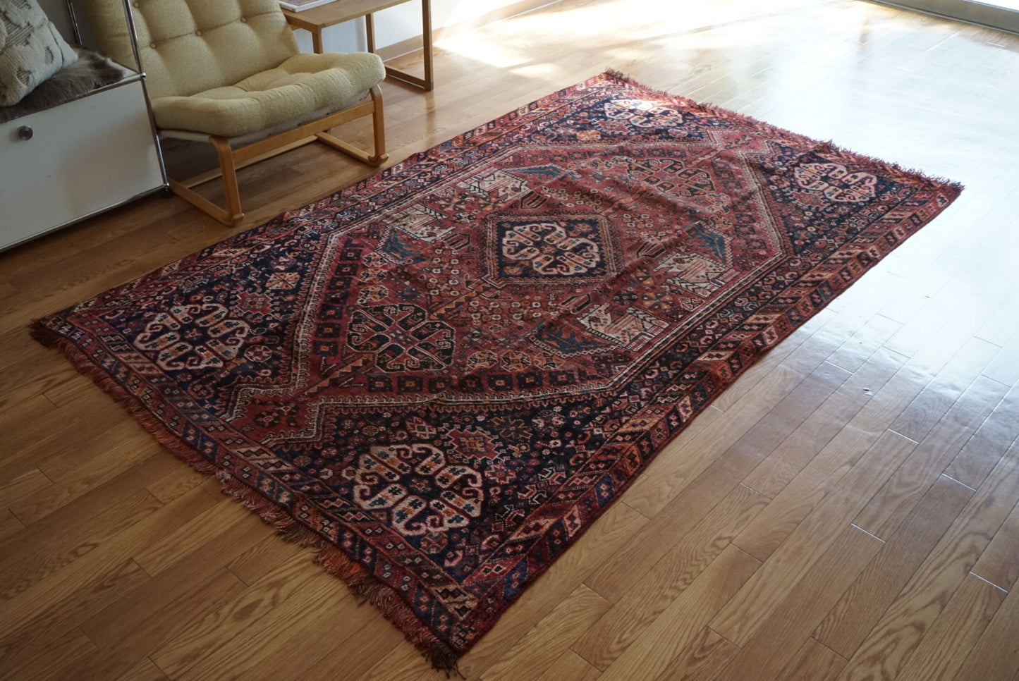 店頭販売 IRAN ANTIQUE SHIRAZ QASHQAI HEYBATLO 1880年代 235 × 148 cm / 国内送料無料・羊毛手織り絨毯