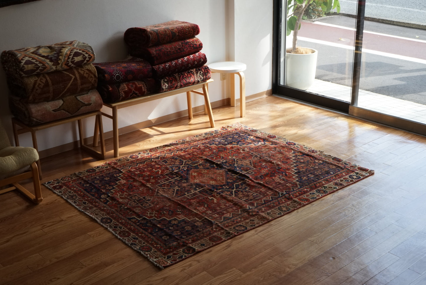 店頭販売 Afghanistan Old Persia Design 1930年代 179.5 × 140.5 cm  No.AF2535 / 国内送料無料・羊毛手織り絨毯