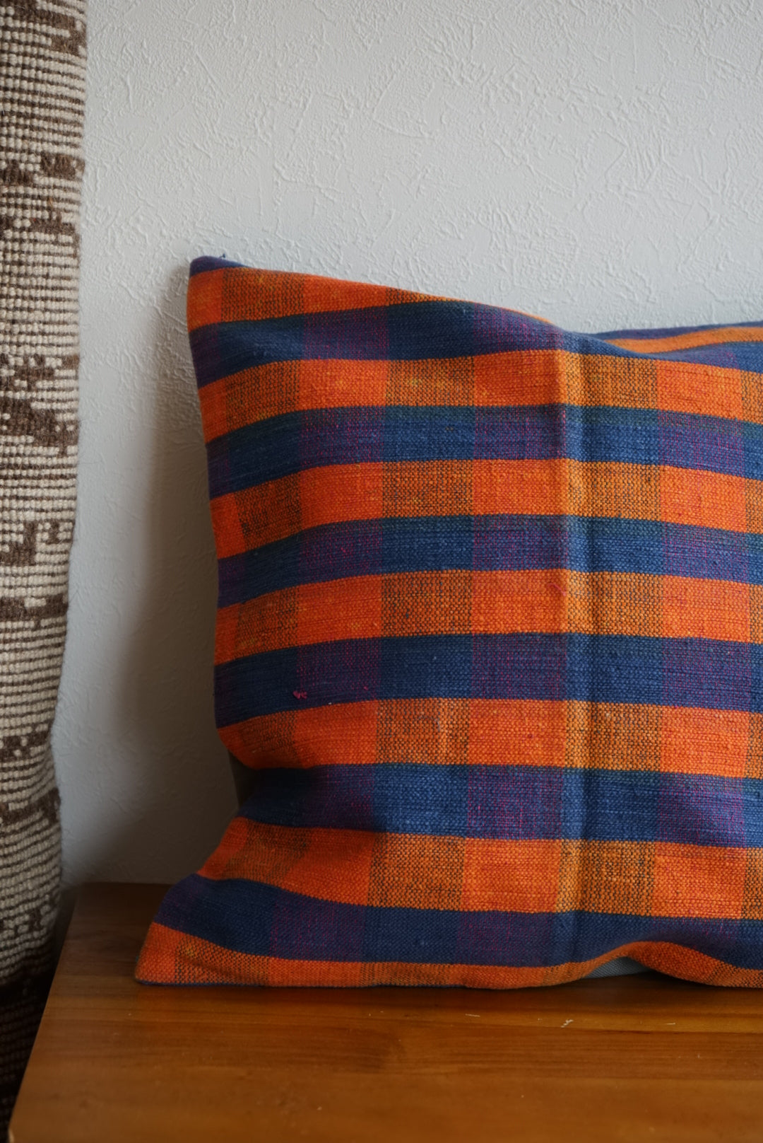 Türkiye Old Kilim Cushion Cover Orange , Blue Checker Design 45 × 45 cm No.TR25531 / 国内送料無料・羊毛手織りキリム