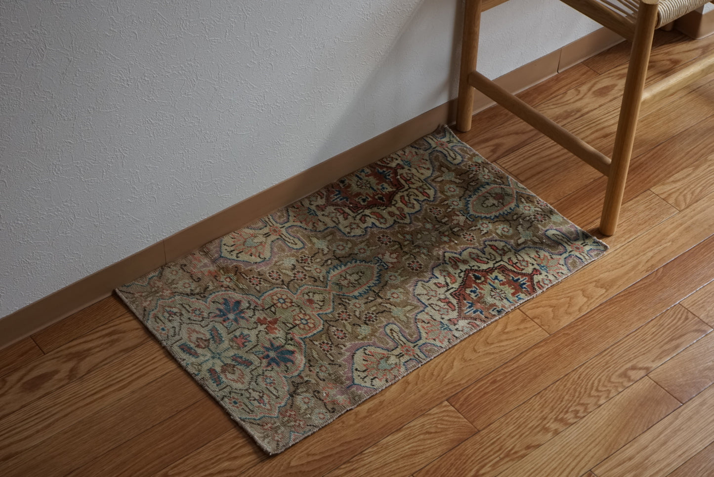 Türkiye Old Oushak Beige Flower 1970年代 71.5 × 42.5 cm No.TR25500 / 国内送料無料