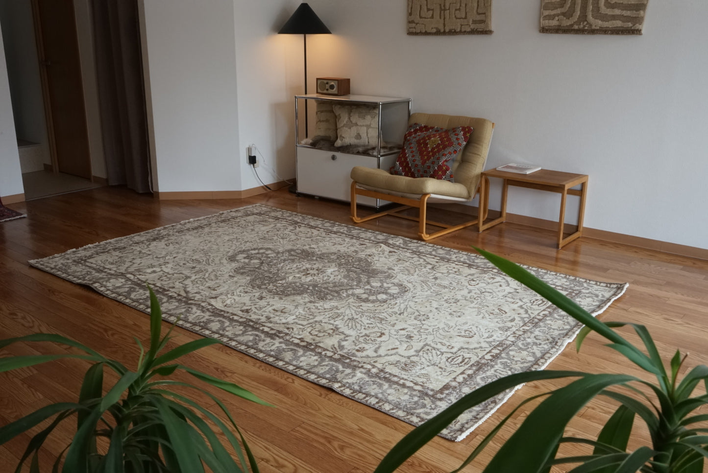 Türkiye Old Isparta Medallion Beige , Glay 1960年代 260.5 × 164 cm No.TR25492 / 国内送料無料
