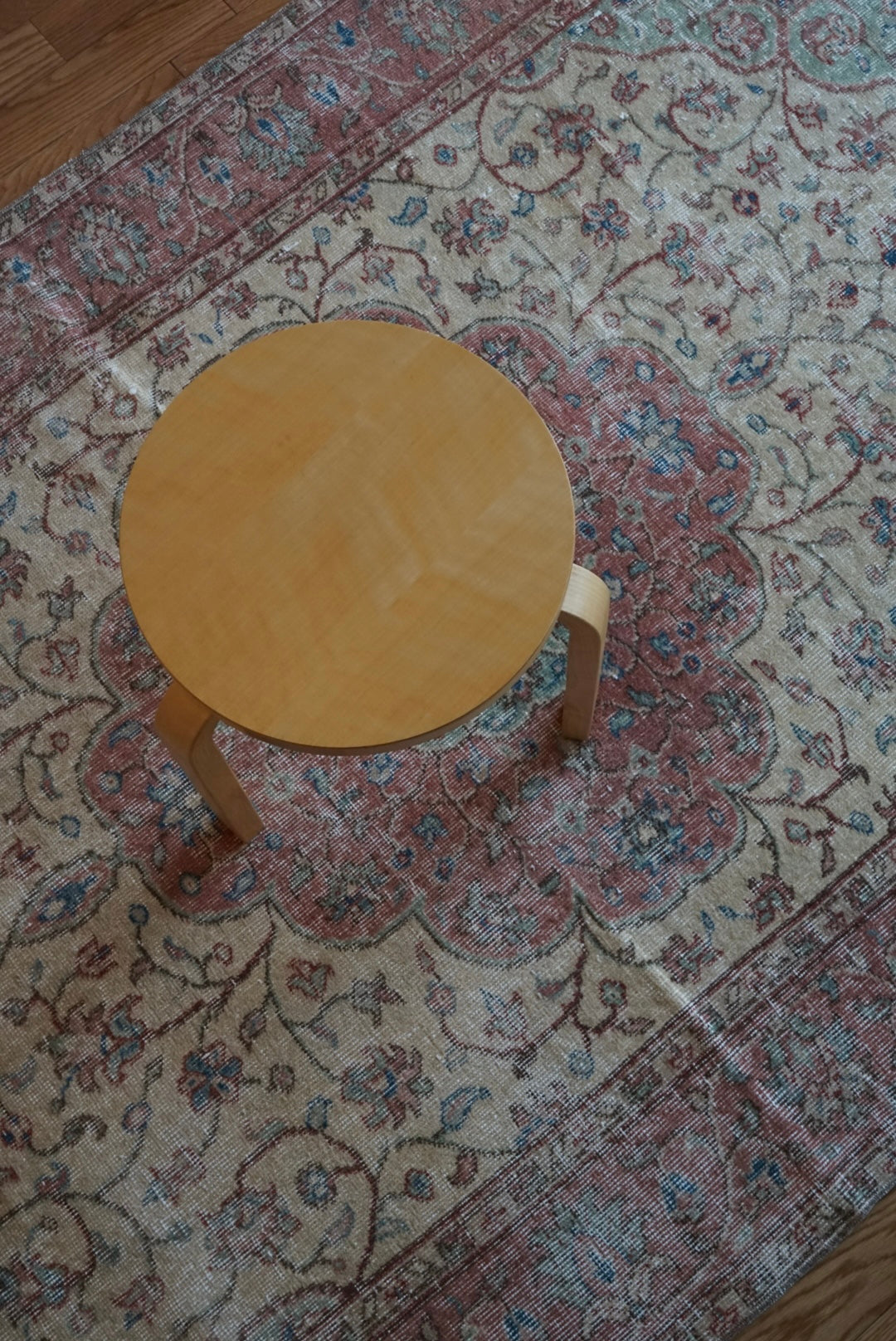 Türkiye Old Isparta Beige , Red , Green Medallion 1960年代 244 × 142 cm No.TR25455