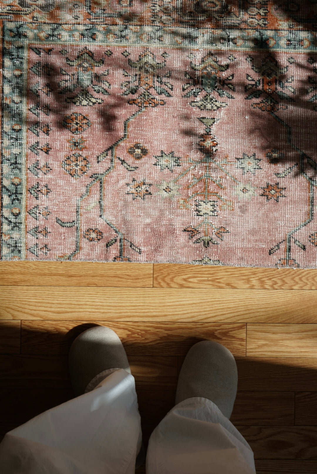 Türkiye Old Oushak Pink Flower 1970年代 95 × 60 cm No.TR25480 / 国内送料無料