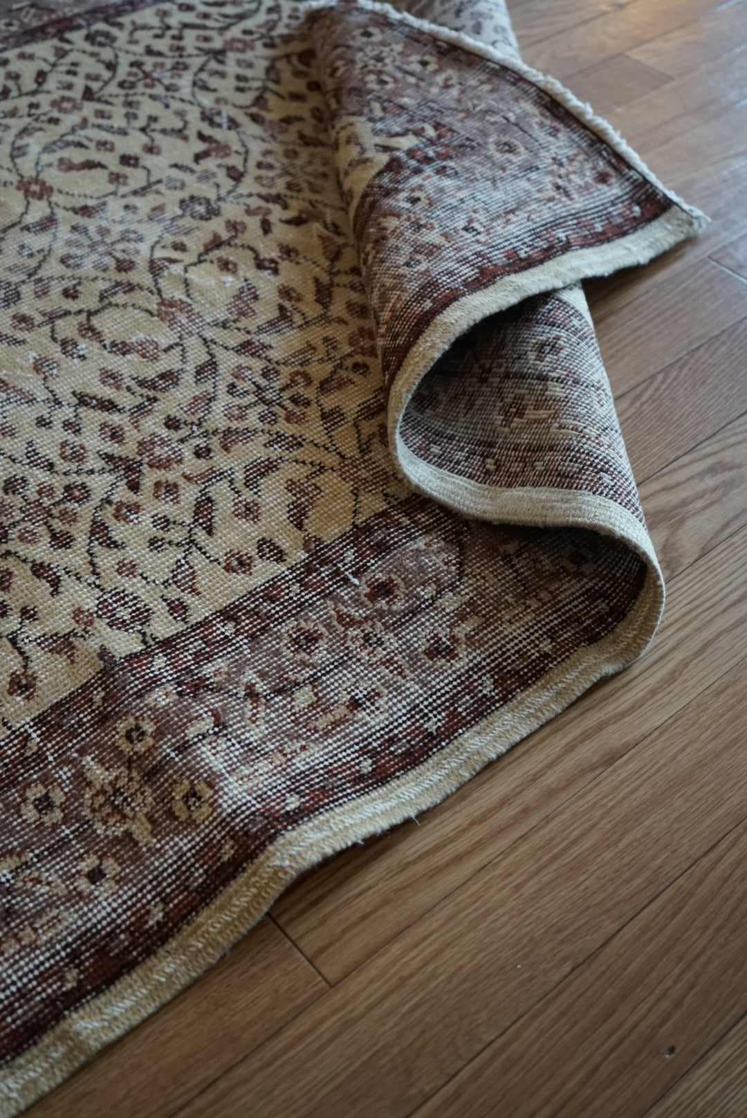 Türkiye Old Isparta Beige ,  Azuki Color Flower 1970年代 198.5 × 117 cm No.TR25519 / 国内送料無料・羊毛手織り絨毯