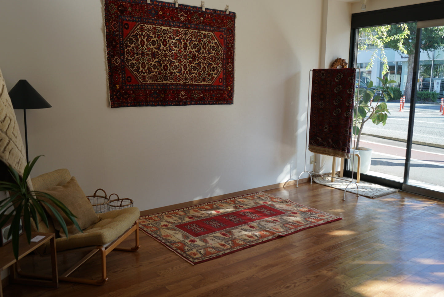 Türkiye Old Anatoria Beige , Red 1960年代 178 × 123 cm No.TR25552 / 国内送料無料・羊毛手織り絨毯