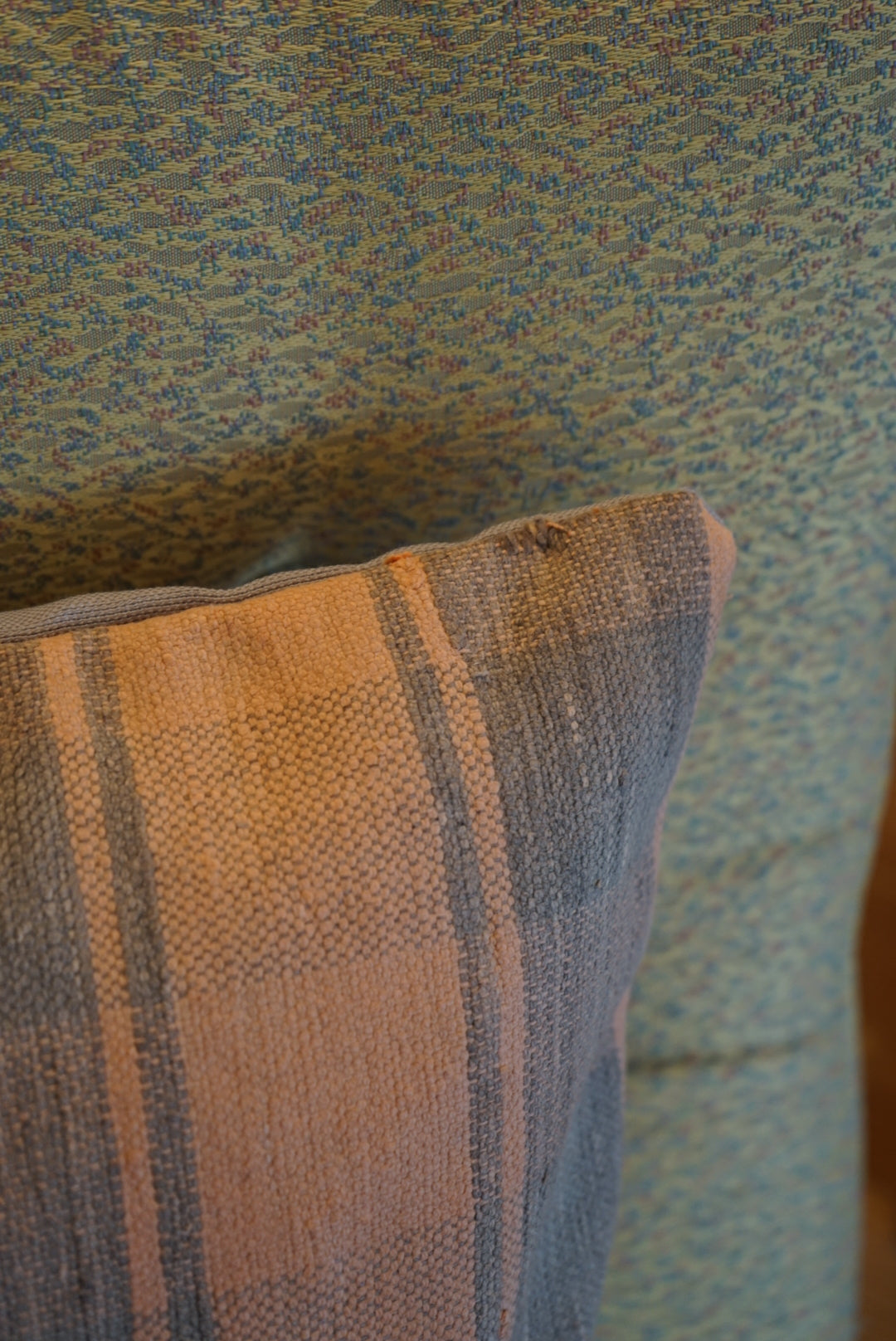 Türkiye Old Kilim Cushion Cover Pink , Glay Checker Design 45 × 45 cm No.TR25573 / 送料無料・羊毛手織りキリム
