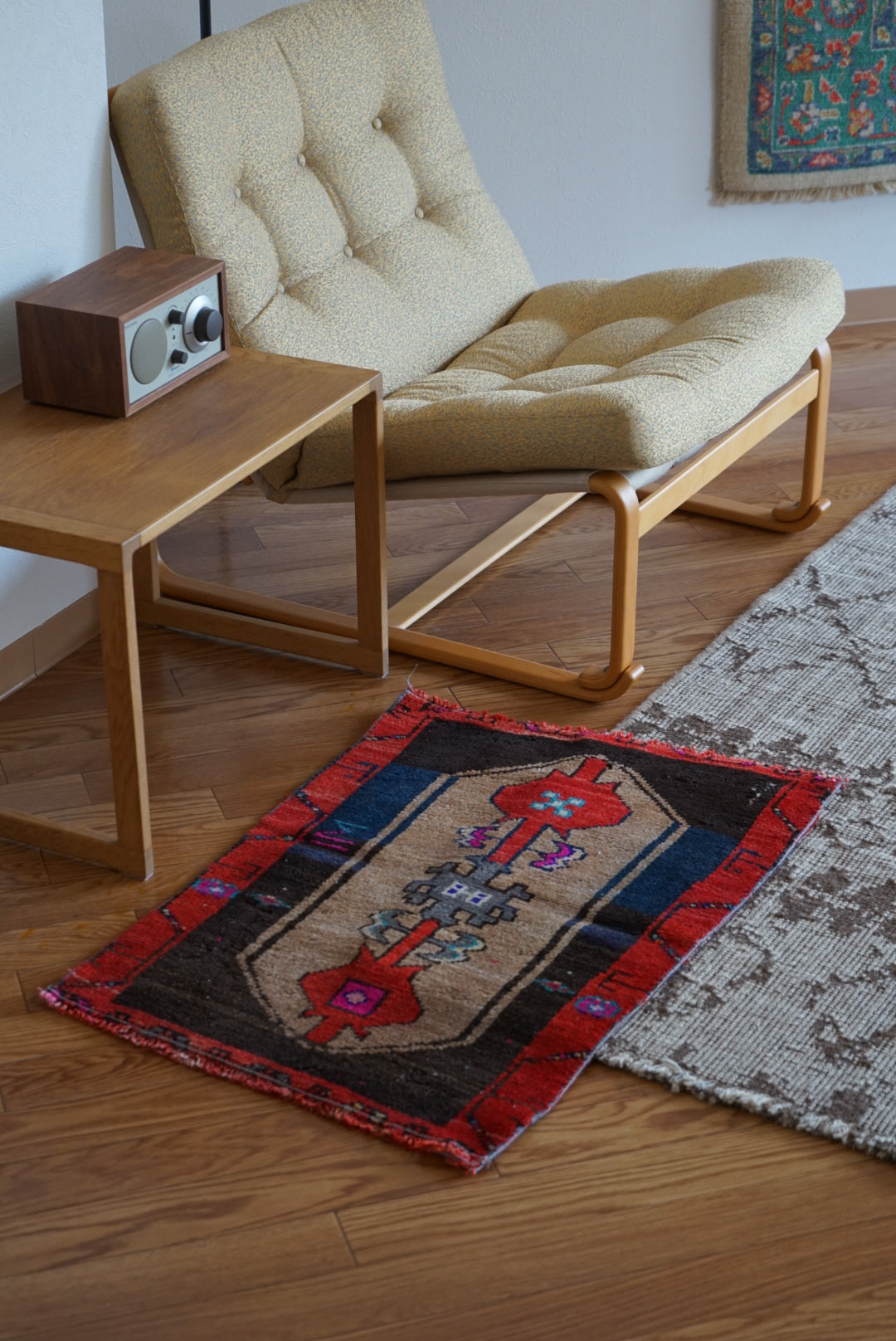 Türkiye Old Oushak Red , Beige , Black 1970年代 72.5 × 52 cm No.TR25545 / 国内送料無料・羊毛手織り絨毯