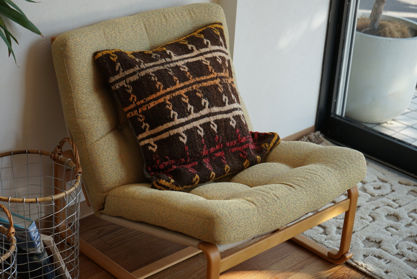 Türkiye Old Kilim Cushion Cover Brown Tribal Design 50 × 50 cm No.TR25555 / 送料無料・羊毛手織りキリム