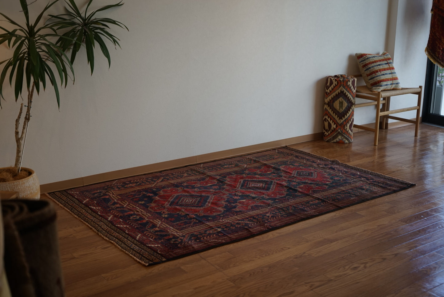 Afghanistan Vintage Baluch Navy Tribal Design 1980年代 208 × 130 cm No.AF2525