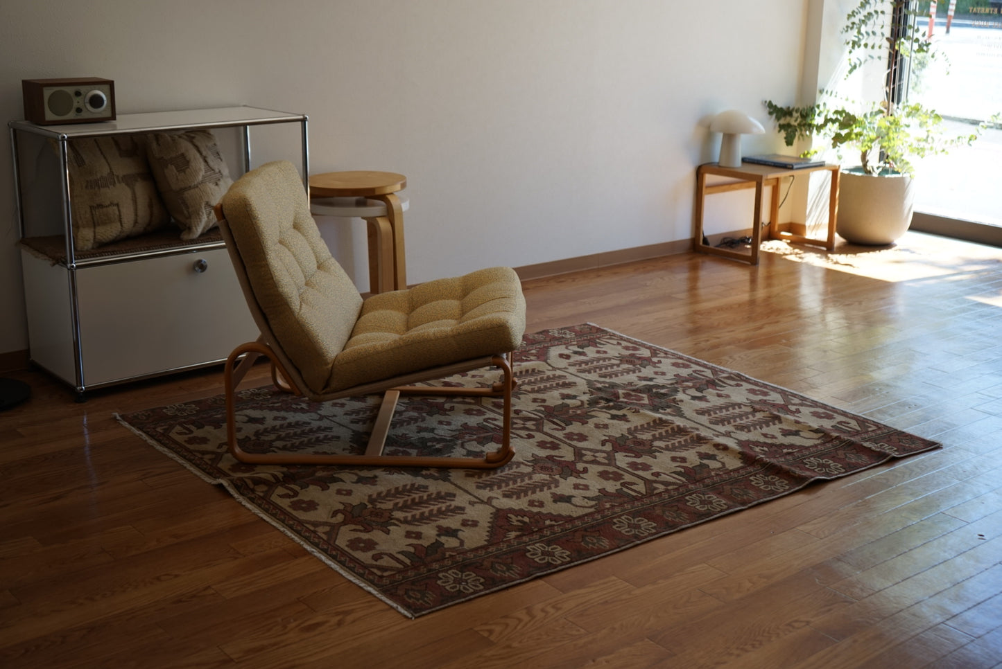 店頭販売 Türkiye Old Oushak Beige , Brown , Green 1970年代 164.5 × 143.5 cm No.TR25429