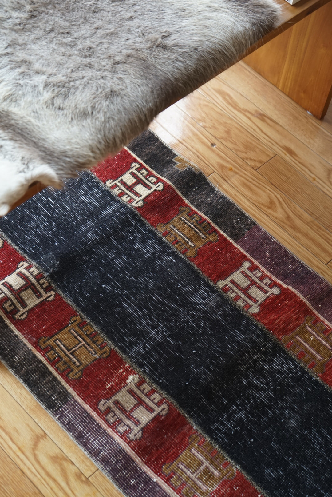 Türkiye Old Oushak Black , Red Patchwork Runner 1970年代 109 × 61.5 cm No.TR25421
