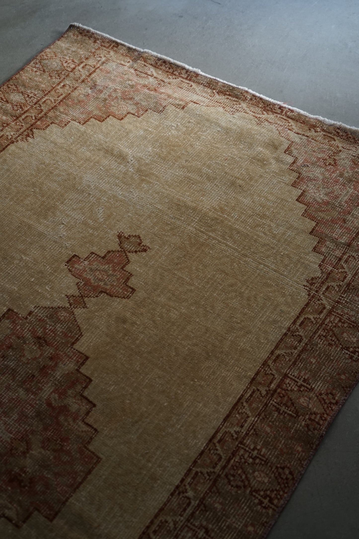 TURKEY OLD ISPARTA BEIGE MEDALION 1970年代 172 × 92 cm No.TR25200