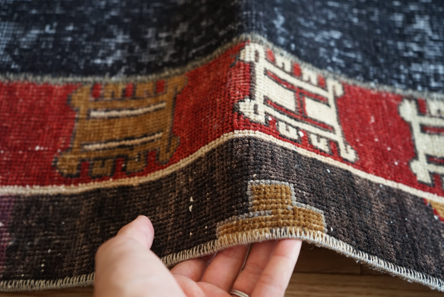 Türkiye Old Oushak Black , Red Patchwork Runner 1970年代 109 × 61.5 cm No.TR25421