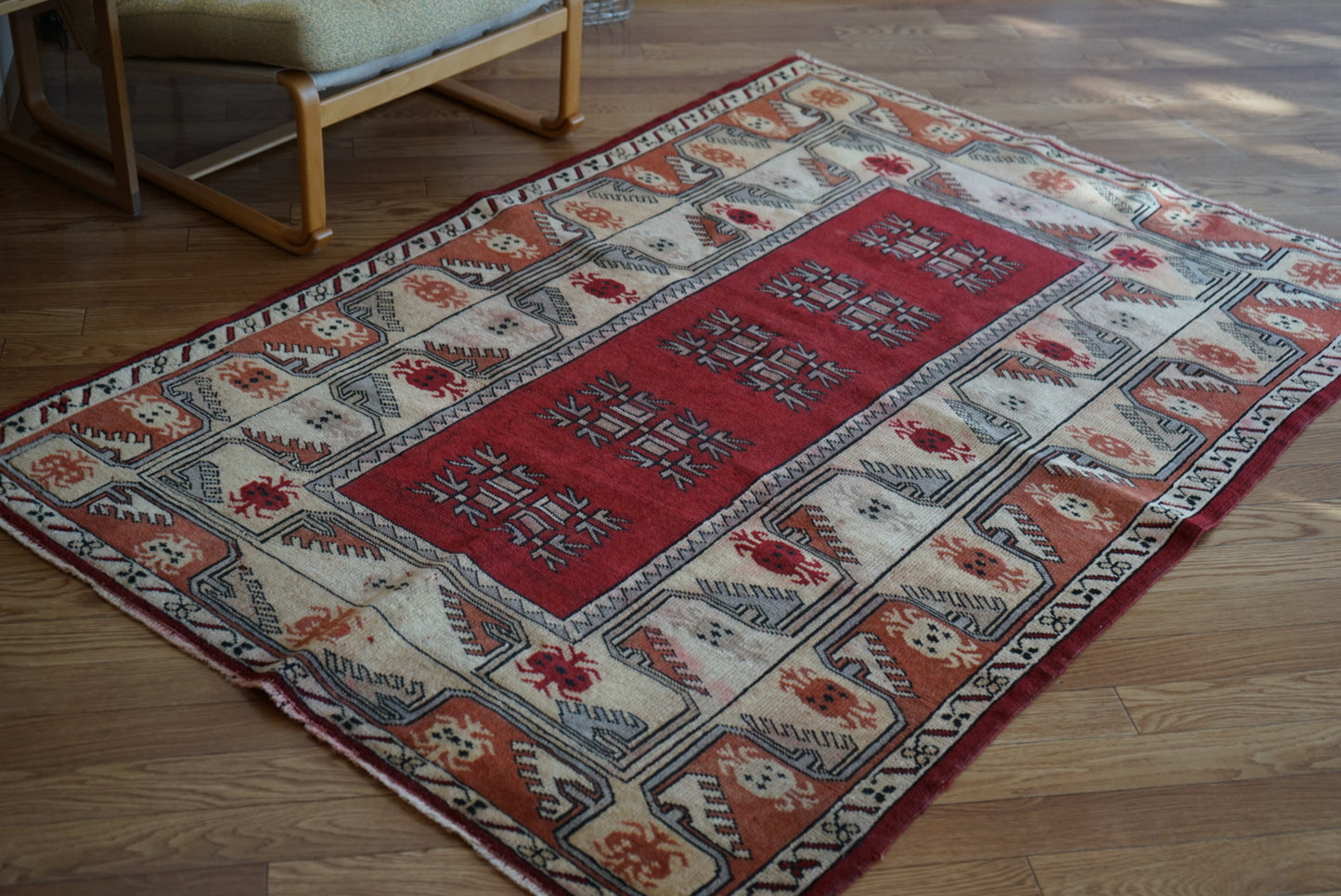 Türkiye Old Anatoria Beige , Red 1960年代 178 × 123 cm No.TR25552 / 国内送料無料・羊毛手織り絨毯
