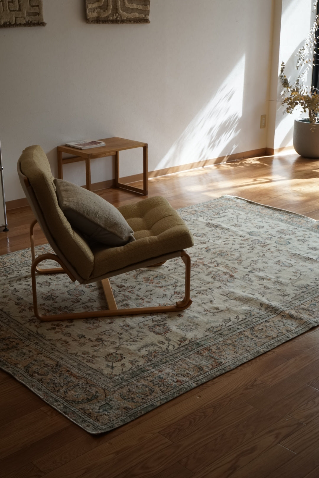 Türkiye Old Isparta Ivory , Orange Flower 1970年代 242 × 164.5 cm No.TR25504 / 国内送料無料