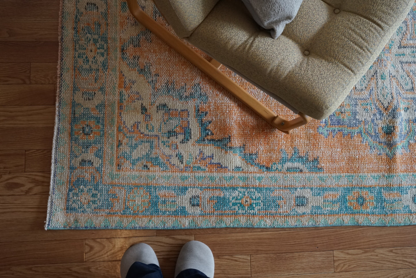Türkiye Old Isparta Beige , Orange , Blue , Green Flower Medallion 1970年代 232 × 132 cm No.TR25510 / 国内送料無料・羊毛手織り絨毯