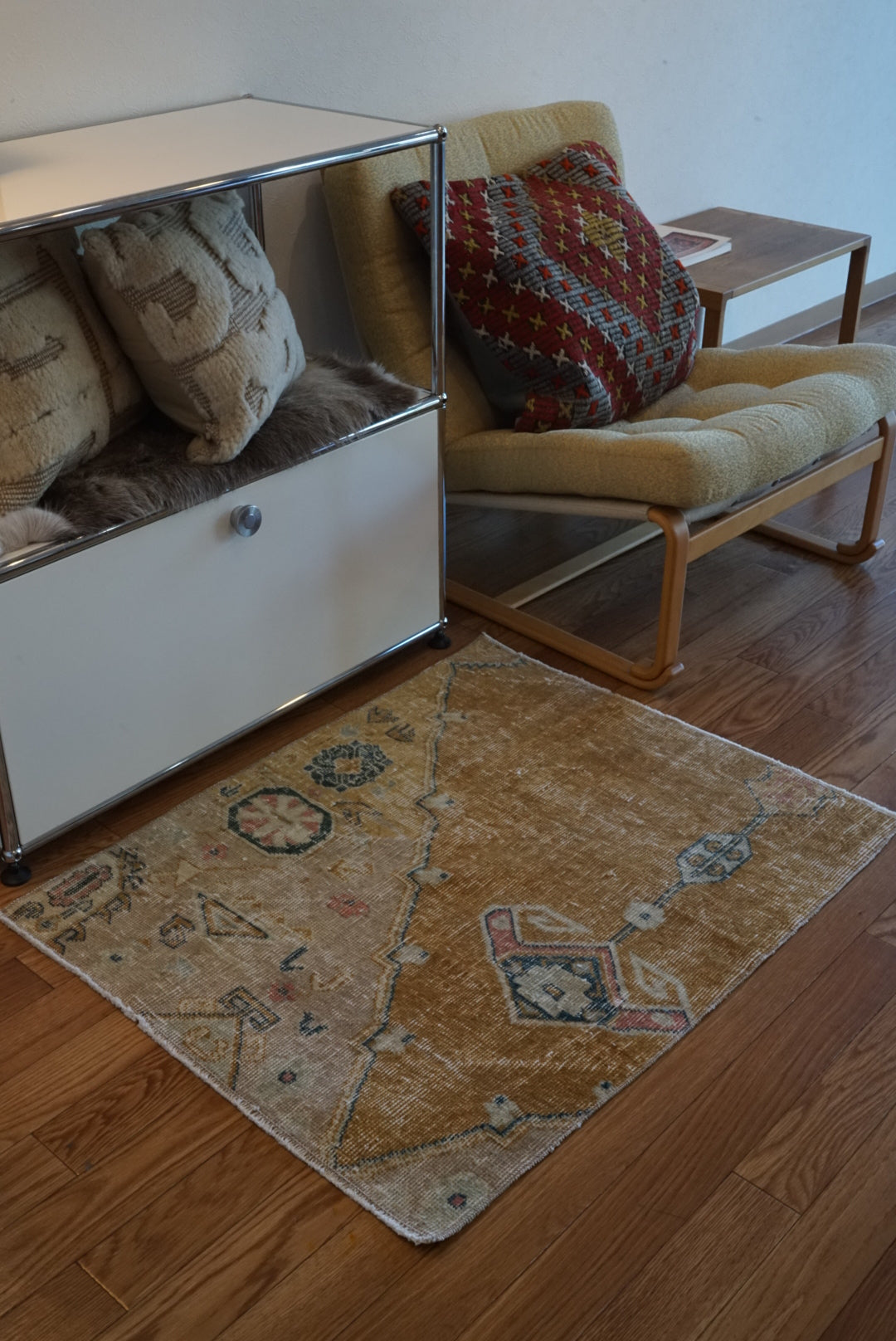 Türkiye Old Oushak Beige , Brass 1970年代 85 × 70 cm No.TR25479 / 国内送料無料