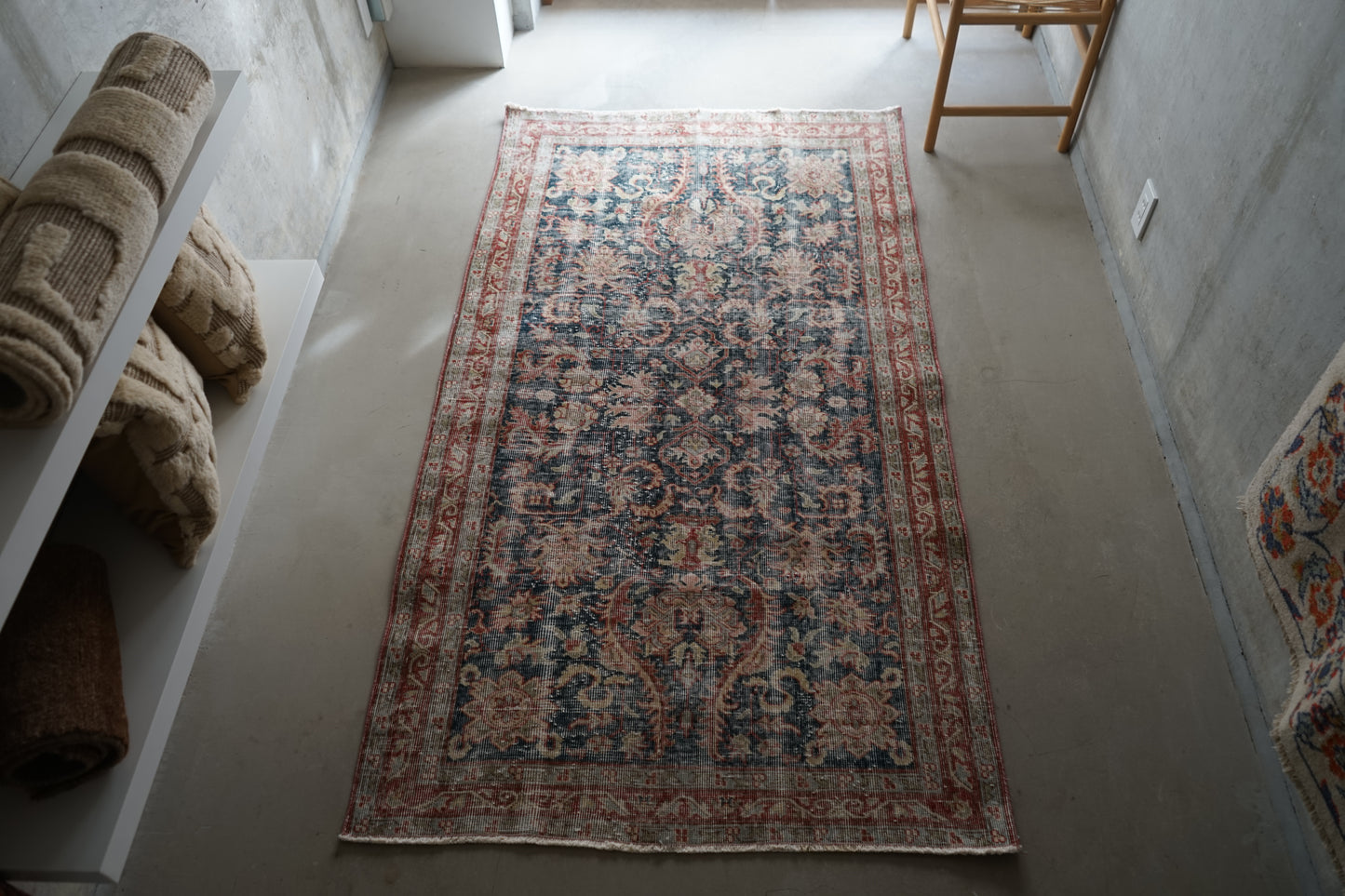 TURKEY OLD ISPARTA NAVY FLORAL 1970年代 207 × 114 cm No.TR25176