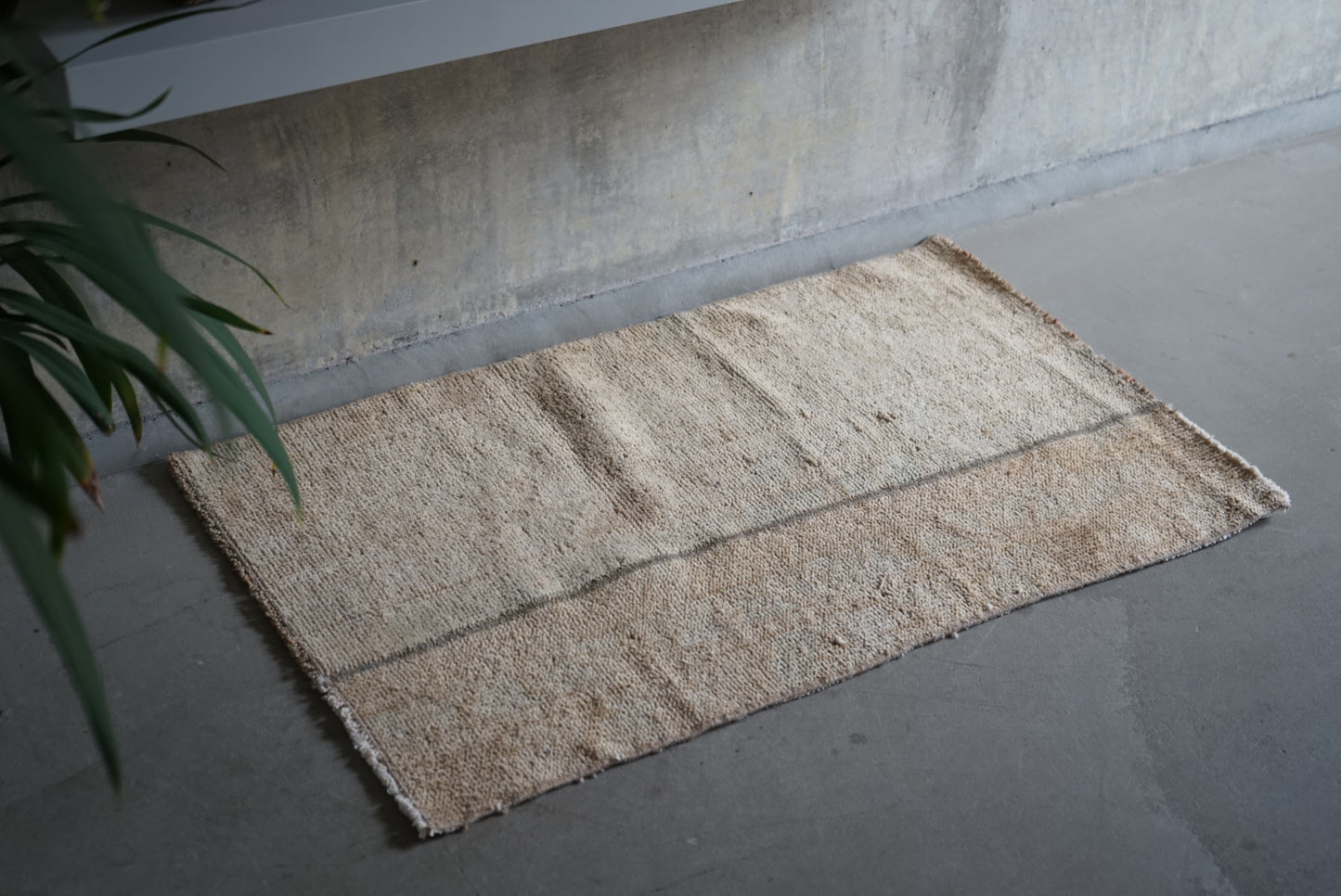 Türkiye Old Oushak Beige Blue Small size 1970年代 85 × 53 cm No.TR25246