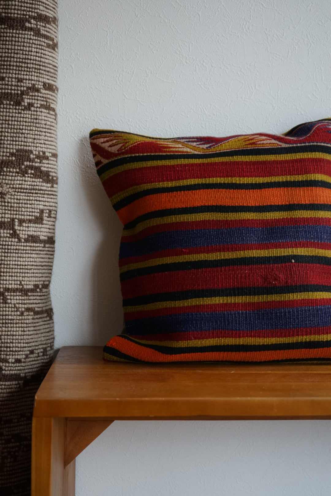 Türkiye Old Kilim Cushion Cover Mix Color Tribal Design 50 × 50 cm No.TR25521 / 国内送料無料・羊毛手織りキリム