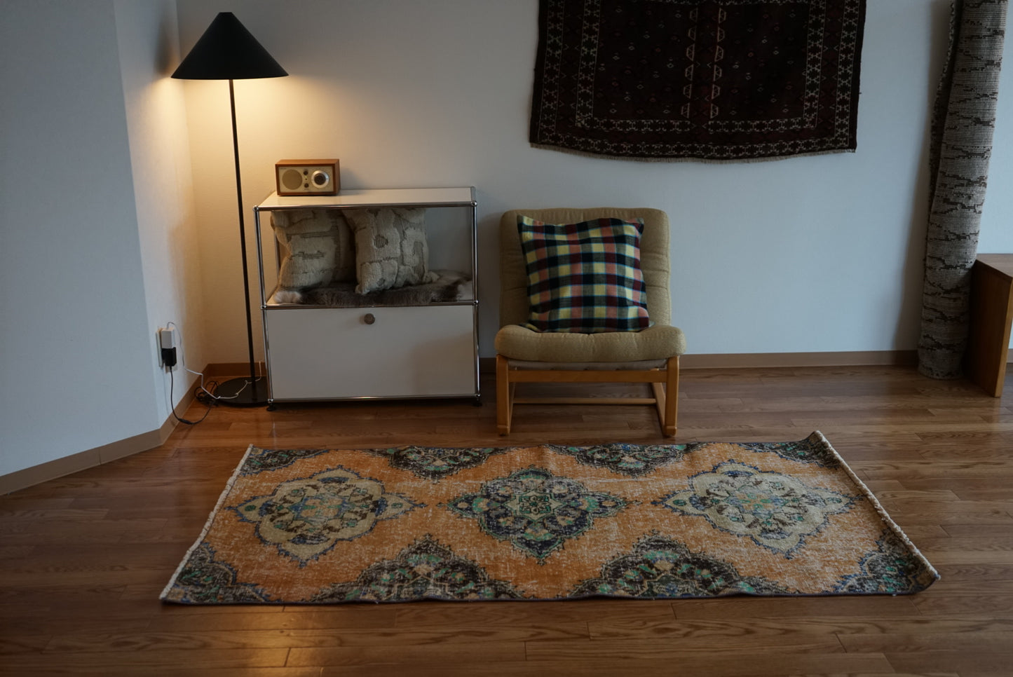 Türkiye Old Isparta Orange Flower 1970年代 186 × 97 cm No.TR25517 / 国内送料無料・羊毛手織り絨毯