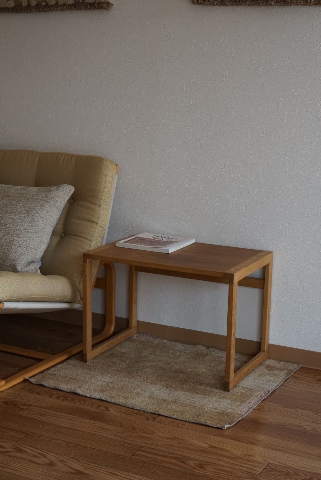 Türkiye Vintage Oushak Beige , Pink ,1989年代 69.5 × 58 cm No.TR25512 / 国内送料無料・羊毛手織り絨毯