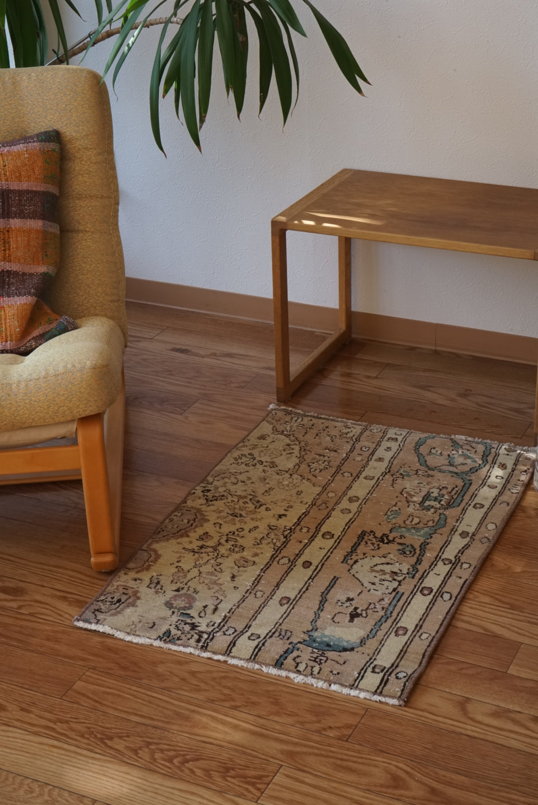 Türkiye Old Oushak Beige , Green Classical Design 1970年代 75 × 53 cm No.TR25468