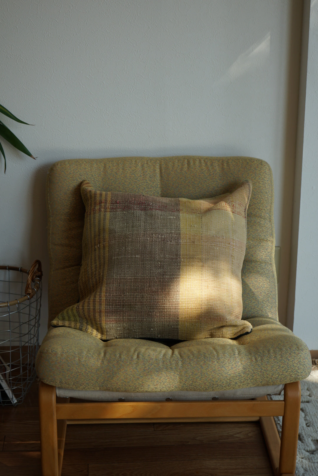 Türkiye Old Kilim Cushion Cover Yellow , Beige , Glay Mix Stripe Design 52 × 50 cm No.TR25560 / 送料無料・羊毛手織りキリム