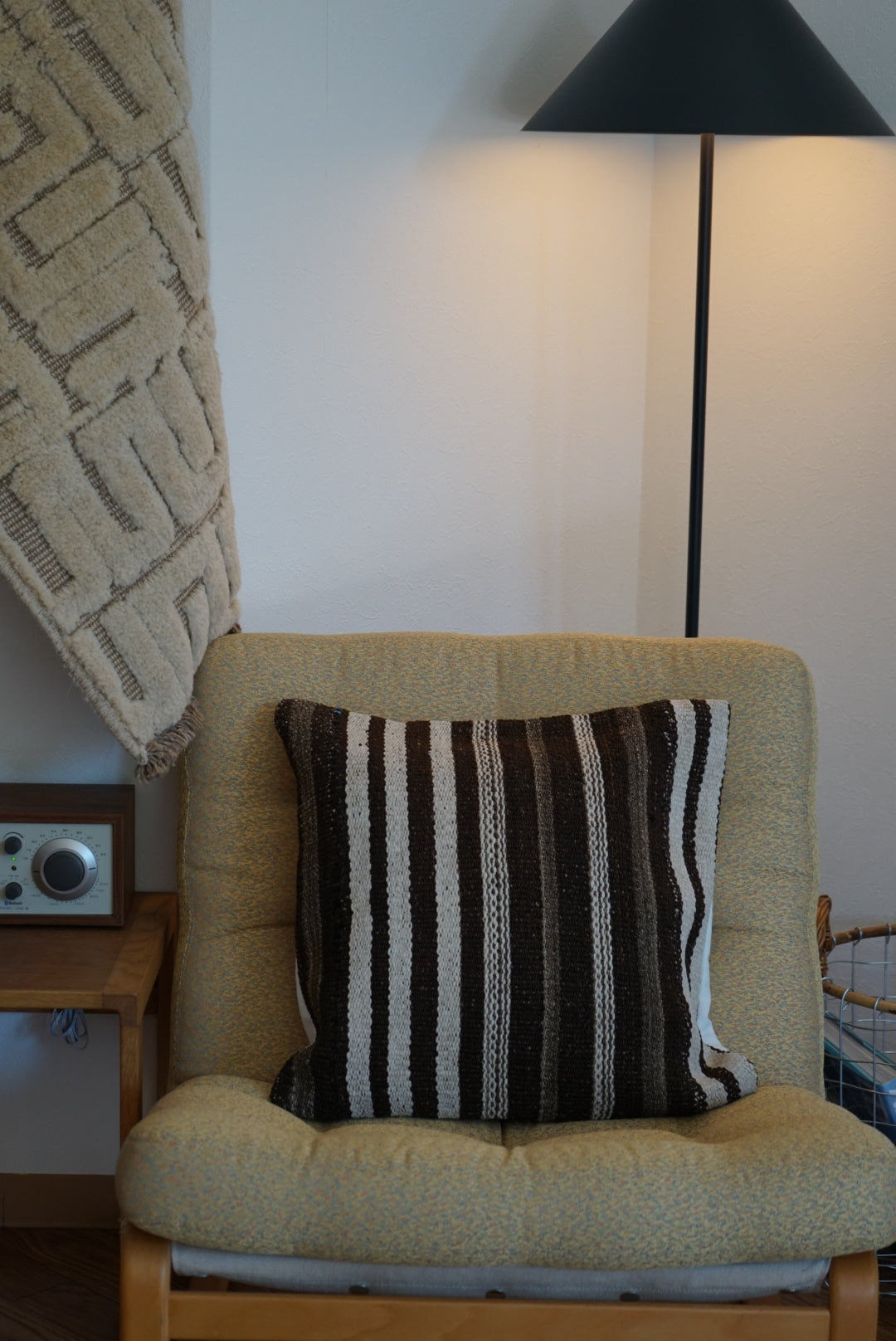 Türkiye Old Kilim Cushion Cover Brown , White Stripe Design 45 × 45 cm No.TR25553 / 送料無料・羊毛手織りキリム