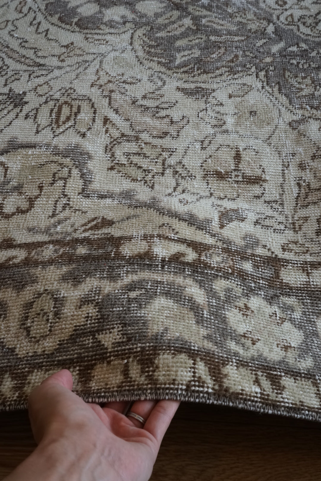 Türkiye Old Isparta Medallion Beige , Glay 1960年代 260.5 × 164 cm No.TR25492 / 国内送料無料