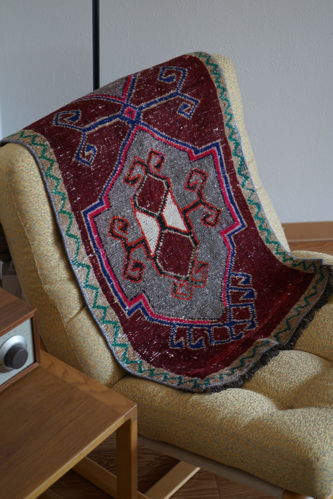 Türkiye Old Oushak Red , Green 1970年代 110.5 × 52 cm No.TR25541 / 国内送料無料・羊毛手織り絨毯